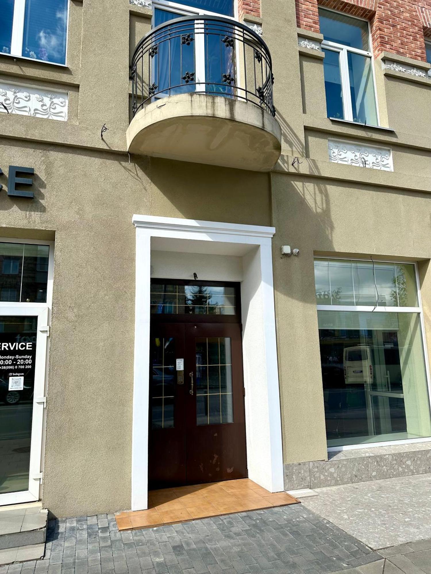 Apartments In The City Center, Near A Theatre, Zlata Plaza 리우네 외부 사진